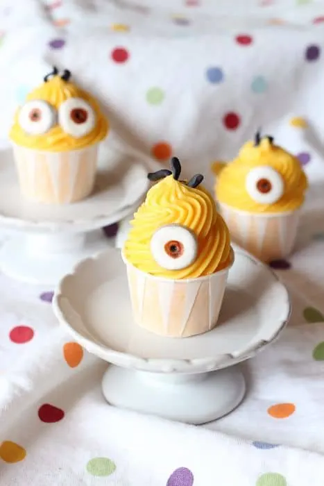 Easy Mini Minion Cupcakes
