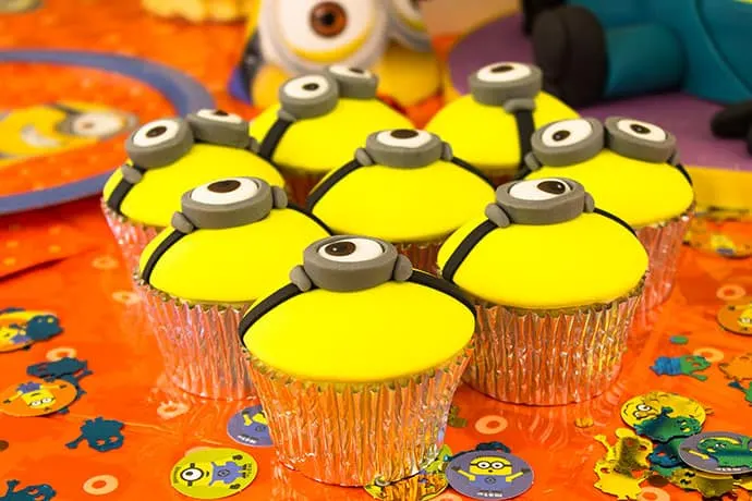 Minion Eye Cupcakes