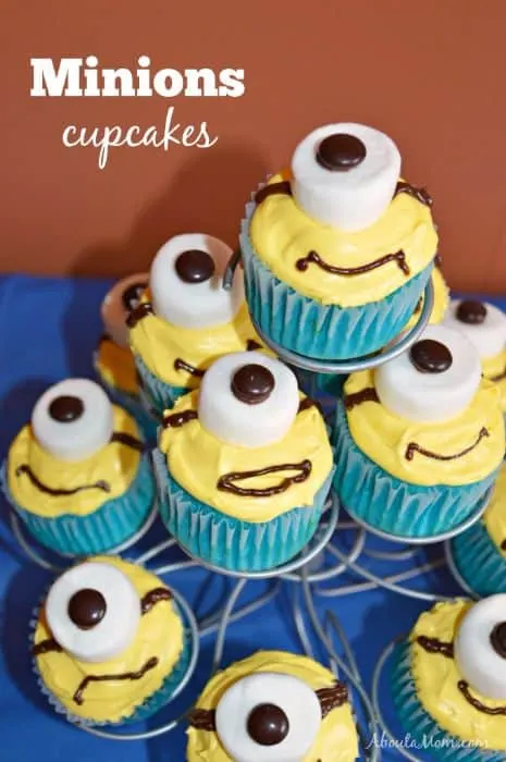 Minions Cupcakes with Marshmallows