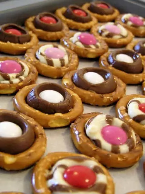 Chocolate Pretzel Buttons