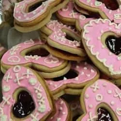Easy Valentine Sandwich Cookies