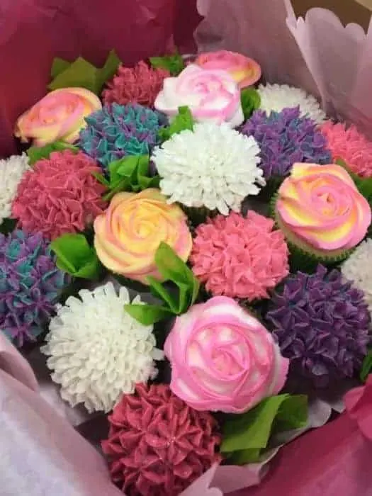 21 Beautiful Mother’s Day Desserts: Cakes, Cupcakes, & More